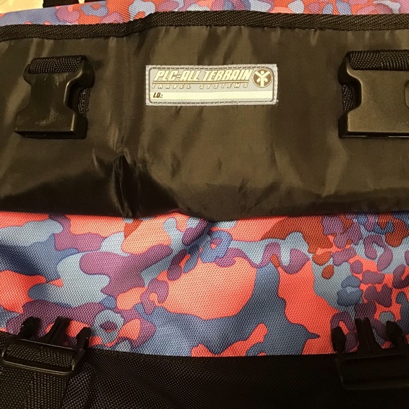 π PLC-All Terrain Travel Systems Messenger Bag - Picture 12 of 12